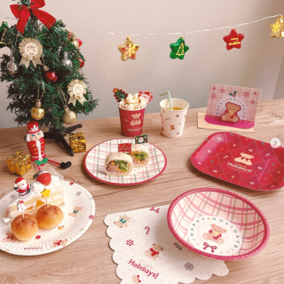 クリスマスパーティーの準備はお早めに♪ お揃いのデザインのコップやお皿で気分を盛り上げよう☆彡　“１００円で暮らしは楽しくなる“