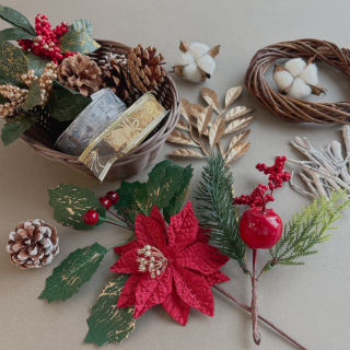 造花を飾ったり、手作りリースをつくってみたり、心を整えて気持ち良く過ごしていきたいですね。　“１００円で暮らしは楽しくなる“