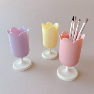 パステルカラーでお部屋がぱっと明るくなりそうなチューリップカップ。 何を入れて気分をあげる？？　“１００円で暮らしは楽しくなる“