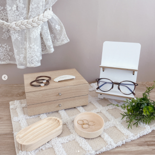 新生活はやさしい色合いの「Simple　Life」シリーズで 揃えてみてはいかがでしょうか。　“１００円で暮らしは楽しくなる“