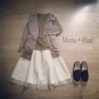 ロングカーデのシンプルコーデをスカート合わせで♡足元はやっぱりスニーカーが気分♪