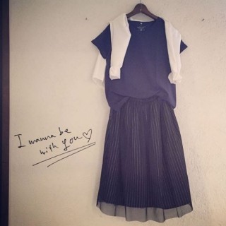 チュールスカートを使ったシンプルコーデ♡肩に掛けたシャツは普通に着るのもOK♪