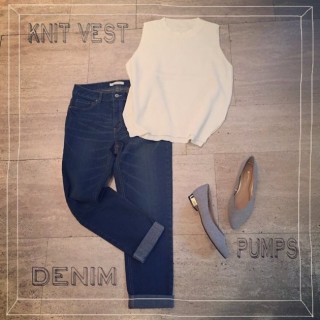 ニットベストでシンプルスタイル♡ メタルヒールのパンプスが大人カッコいいスタイルに♪
