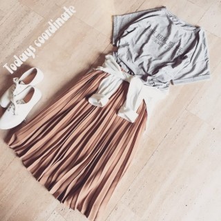 お出かけにもデイリーコーデにも沢山着まわしできそうなプリーツスカート♡キャメルで大人っぽく♪