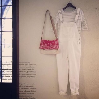 キャミアンサンブルのインナーカットソーを使った着まわしコーデ♪シンプルにオーバーオールを合わせてホワイトコーデ♡