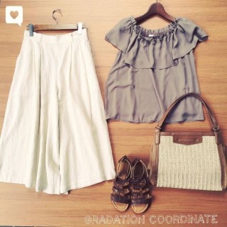 同系色のグラデーションコーデで大人かっこいいスタイルに。ガウチョは麻も入った素材で夏も大活躍♡