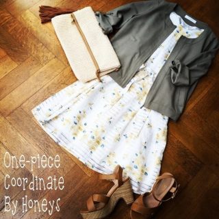 花柄ワンピースもブルゾン風のアウターで今年らしいエッセンスを加えるのがオススメ。