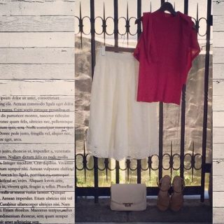 レースガウチョのコーディネートをご紹介♪ まずは赤いトップスを合わせて通勤スタイルに♡