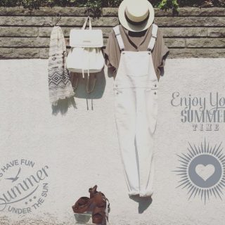 ゆるシャツ合わせで大人なオーバーオールコーデ♡