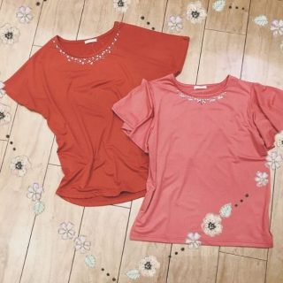 今年らしいカラーのトップスはどちらもビジュー付♡ 主役カラーなので合わせるボトムはシンプルでOK♪