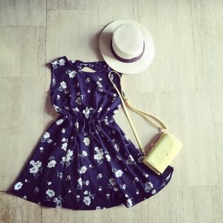 ネイビーベースの花柄ワンピースで甘さ控え目なお嬢さんコーデ♡