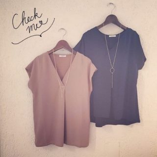 アクセサリーがセットになったシンプルトップス♡ カジュアルにもキレイめにも着れちゃう1枚♪