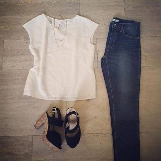 刺繍が素敵なトップスをデニムでカジュアルダウン♪