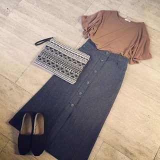 フリル袖のTシャツは二の腕カバーが出来る優れもの(*^ｖ^*) ロングスカートで脚長効果も狙えるスタイルアップコーデ♪