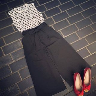 おすすめモノトーンコーデその１✿ パンツを使ったかっこいいコーデ✧ 足元の赤をポイントに*☆○o｡*