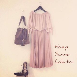 グラデーションコーデその① ピンクを使ったグラデーションで女性らしさアップ💕 小物にコゲチャを合わせて甘さを抑えてバランスよく✨