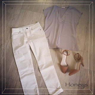 大人気トップスを白スキニーでカジュアルダウン🎀　パンプスを合わせてシンプルなのにかっこいいスタイルに❤