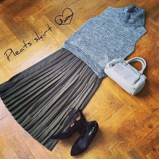 プリーツスカートは今年のイチオシアイテム💕💕 トップス次第でキレイ目にもカジュアルにも着こなせる、一着は持っていたいアイテム😍✨