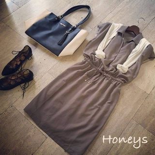 オンにもオフにも合わせられるシャツワンピース❤ ワンポイントの肩掛けカーデは気温の変化が激しくなる季節には必須アイテム👍✨ 足元はレースアップで今年らしさもプラス😍❤