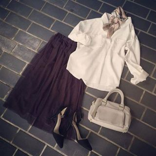 なんとスカーフとブラウスがセットになった嬉しい商品が入荷しました😳❤ スカート合わせで大人レディなスタイルや、パンツと合わせてクールなスタイルもオススメ❤❤