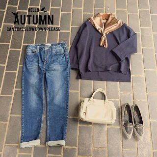 シンプルなアイテムを組み合わせたコーデも、スカーフをプラスするだけで一気にオシャレ♪❤ トップスとスカーフはセット商品となっております😍