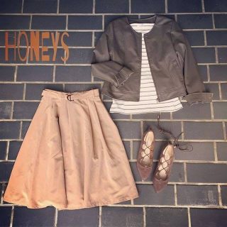 フレアスカートにボーダートップスのいつもコーデに合皮のジャケットをON♪❤ ブラウン系でまとめる事でハードになりがちな合皮ジャケットも柔らかい印象に✨✨