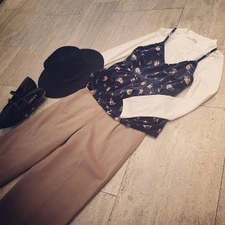 キャミアンサンブルは今秋も継続❤今後新作も入荷します😁❤　ワイドパンツと合わせたコーデが鉄板です❤