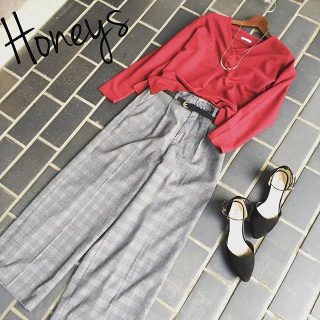 胸元タックでこなれシルエット❤アクセ付きのトップスが登場❤❤ ワイドパンツでカッコよくまとめるのもgood👌❤