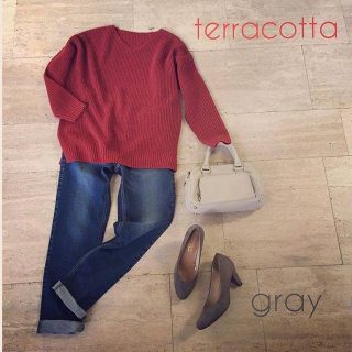 トレンドのテラコッタカラーはシンプルデザインの物が取り入れやすい❤ デニムと合わせていつもコーデを旬顔に👍✨