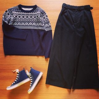 ネイビーのワントーンコーデ👌 流行のワイドパンツも少しボーイッシュなテイストに変身🌟
