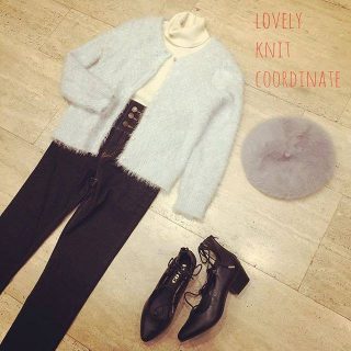 ハイウエストスキニーとフワモコカーデの相性がいい！😍 甘すぎず辛すぎない絶妙なテイストがカワイイ❤✨