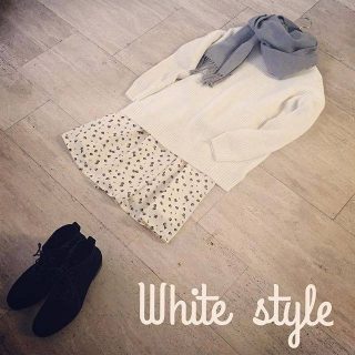 花柄ワンピースにニットを重ねたガーリースタイル❤ モノトーンの小物で大人っぽく💋❤