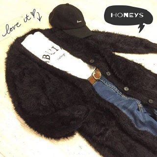 シャギーカーデが大人気❤ 黒のチョイスでコーデがストリートっぽく✨