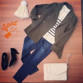 カーキ色のコートが気になる😍 ボーダーのトップスで冬のマリンルックに✨