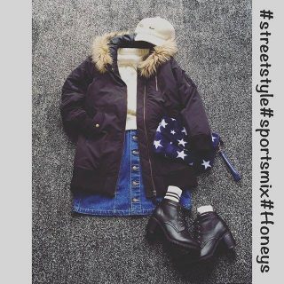 ブルゾンをスカートと合わせてガーリーなストリートスタイルに❤