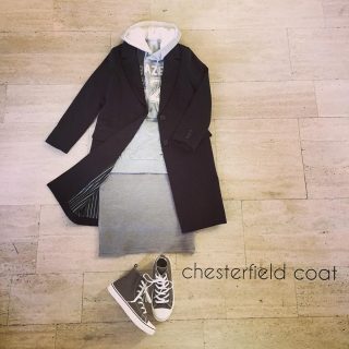 黒のチェスターコートでスポーツMixなコーデ❤ タイトスカートで大人な雰囲気を残してくれる👌