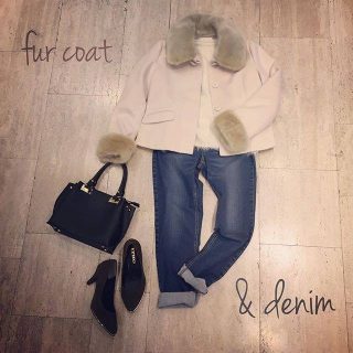 ファー使いのキレイめアウターをデニム合わせてカジュアルに❤　衿と袖口のファーはどちらも取り外し可能なのでシンプルにも着こなせます👌