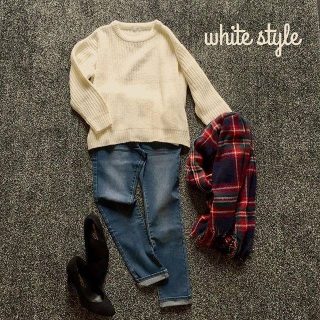 ホワイト×デニムの冬スタイル❄ チェックのストールをプラスでコーデのワンポイントに👌