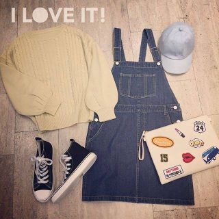 デニムジャンスカに人気のボリューム袖ニットを合わせたやんちゃコーデ❤　スニーカーとキャップでスポーツMixもおすすめ👌