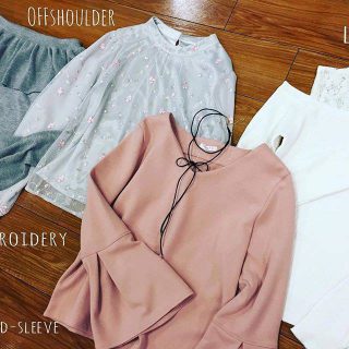 イベントが多いこの時期、全身揃えるのはちょっと予算オーバーという人におすすめなトップス！❤ およばれではシンプルなワイドパンツやスカートに。 普段使いならデニムスキニーにコーデして着回し色々👌