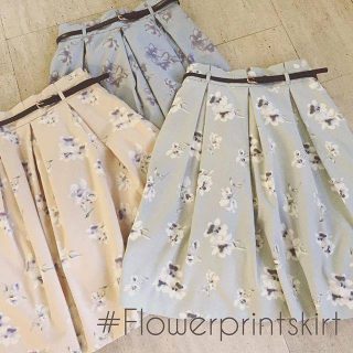 春を先取りhappyカラーな花柄スカート💐