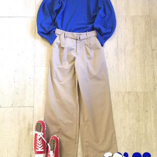 今年のシンプルコーデは色で遊んでポイントを❤　トップスのカラバリは８色だから色違いでGETしちゃいましょ👌