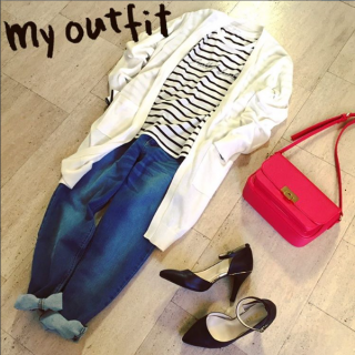 ボーダーTシャツにデニムを合わせたシンプルコーデ♡　ロングカーデを合わせて大人なカジュアルスタイルに♡　ヒール高めのパンプスで女性らしさもアップ♡