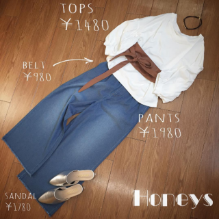 ボリューム袖がかわいいトップス♡　シンプルにデニム合わせでラクかわコーデ♡