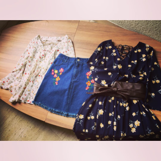 花柄や刺繍など今年人気のビンテージ風コーディネートにぴったりなアイテム。