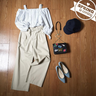 綿素材のオフショルブラウスは、大人なコーデにもぴったり♡