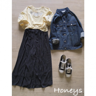 カラーコーデに挑戦！　先日のポストで人気の刺繍プルオーバー。イエローもあります♡