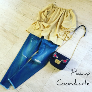 キャンディースリーブがかわいいブラウスをスキニーでシンプルコーデ♡