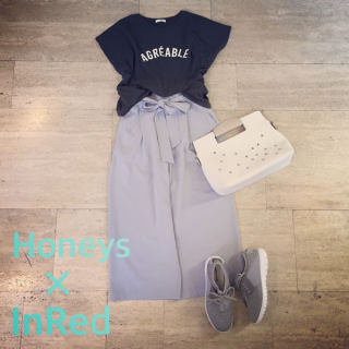 InRed5月号掲載のコーディネートをご紹介♡　サックスブルーのきれいめワイドパンツにゆるシルエットのロゴTを合わせた抜け感カジュアルスタイル♡