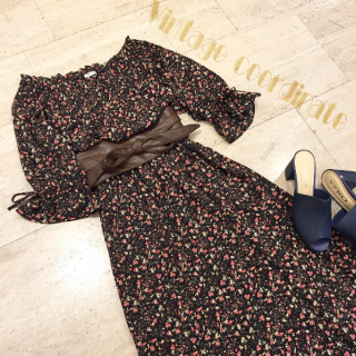 小花柄、オフショル、袖リボンデザインとトレンドをしっかり抑えたワンピースが登場します♡